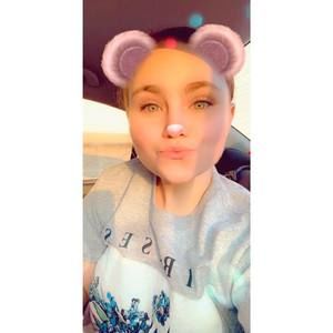 Meet your Posher, Alexis